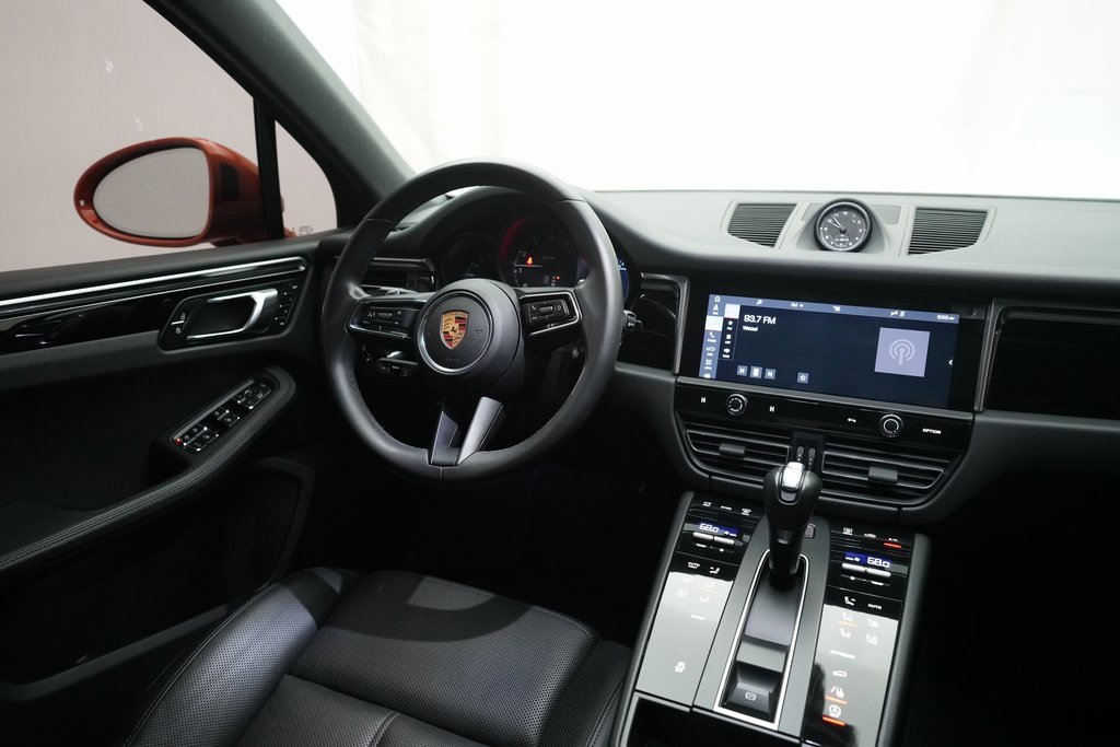 Used 2023 Porsche Macan image 5