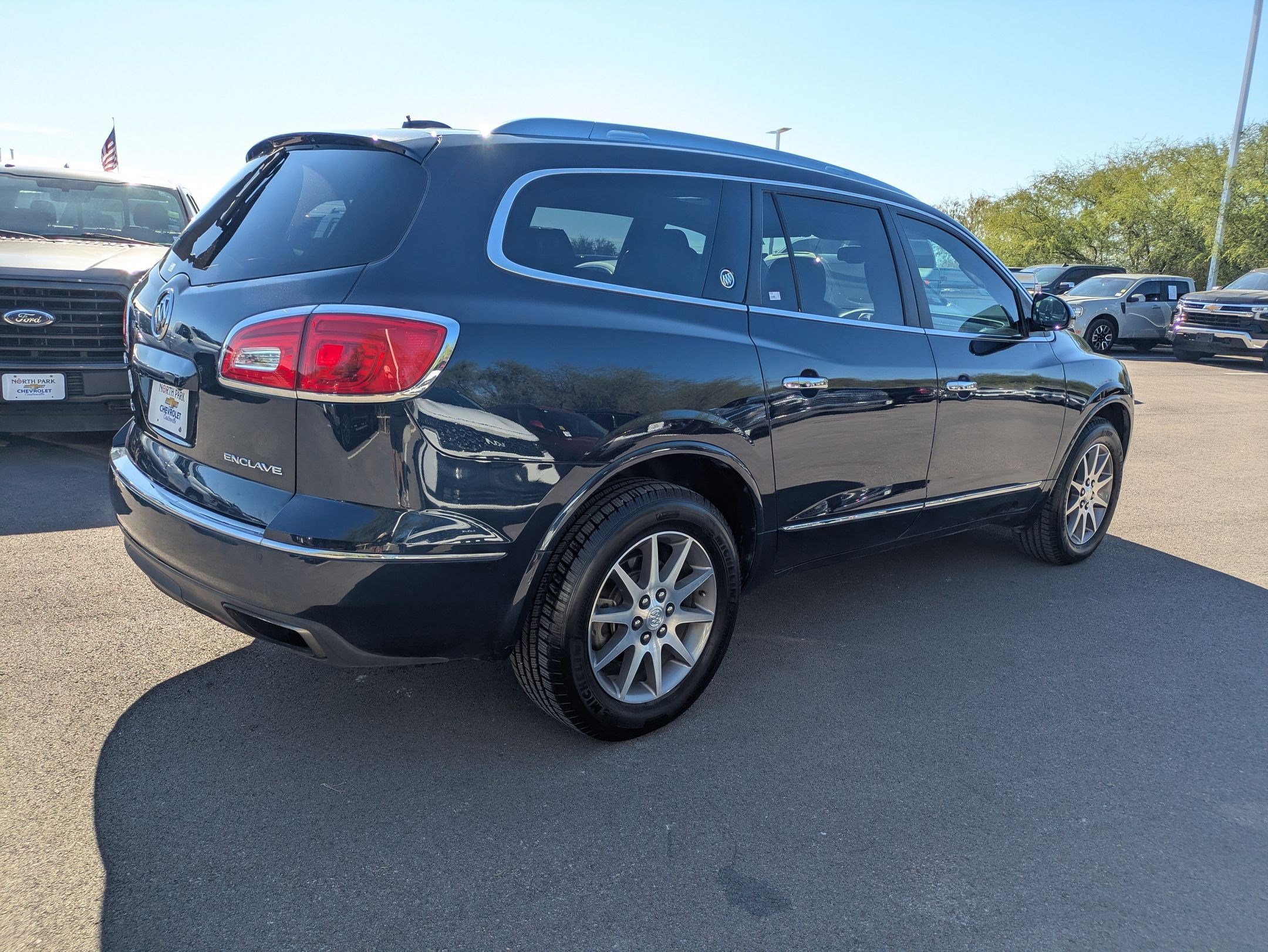 Used 2017 Buick Enclave Leather image 2