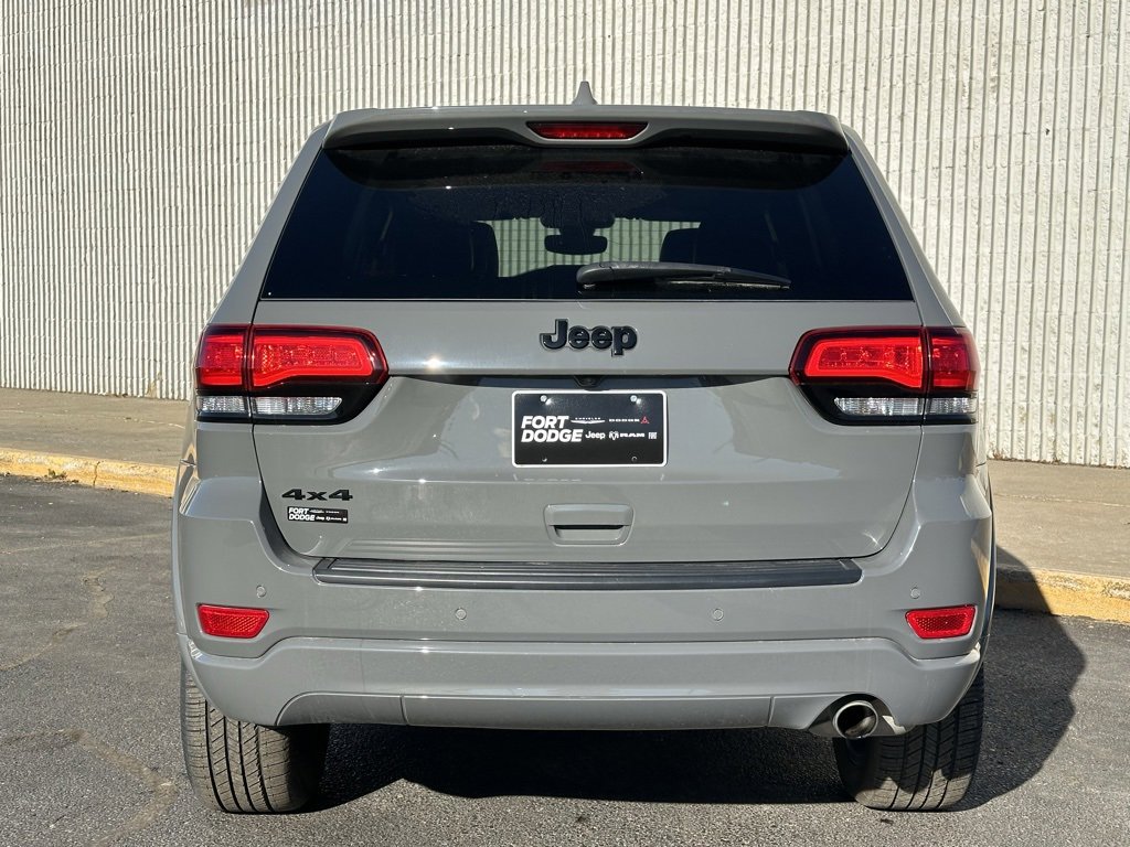 Used 2022 Jeep Grand Cherokee Laredo X image 4