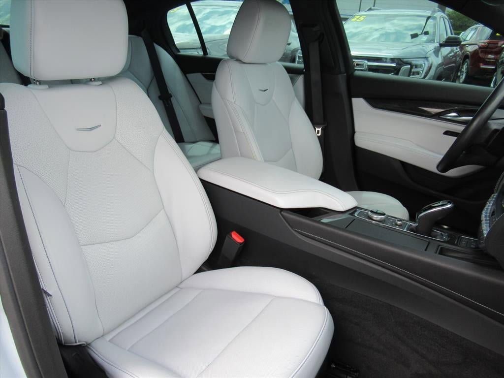 Used 2022 Cadillac CT5 Premium Luxury RWD image 9