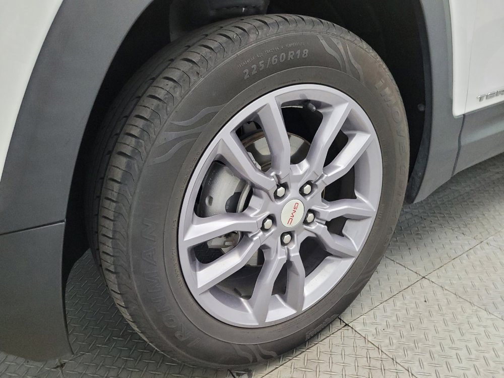 Used 2023 GMC Terrain SLT image 31