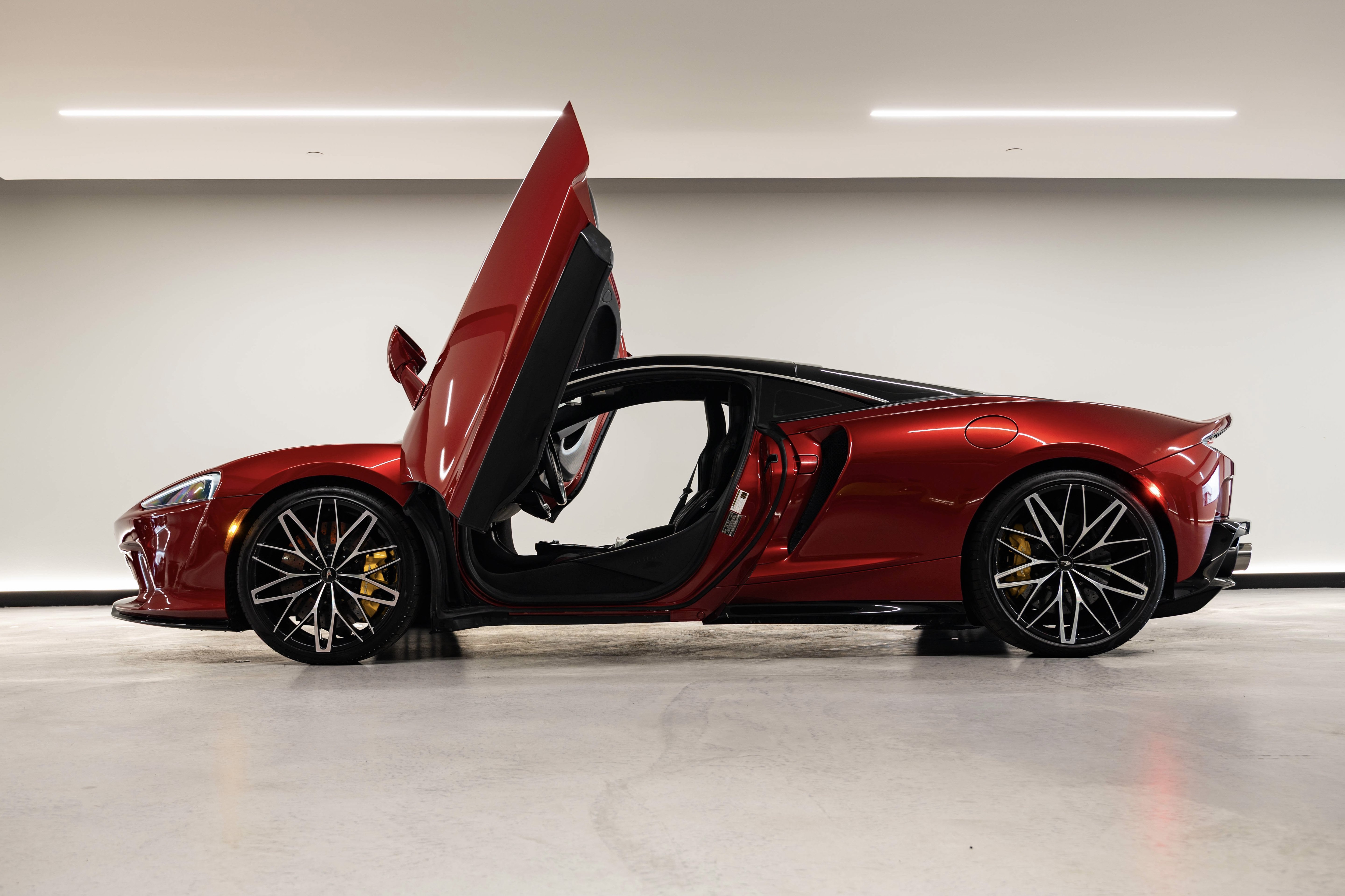 Used 2023 McLaren GT RWD image 11