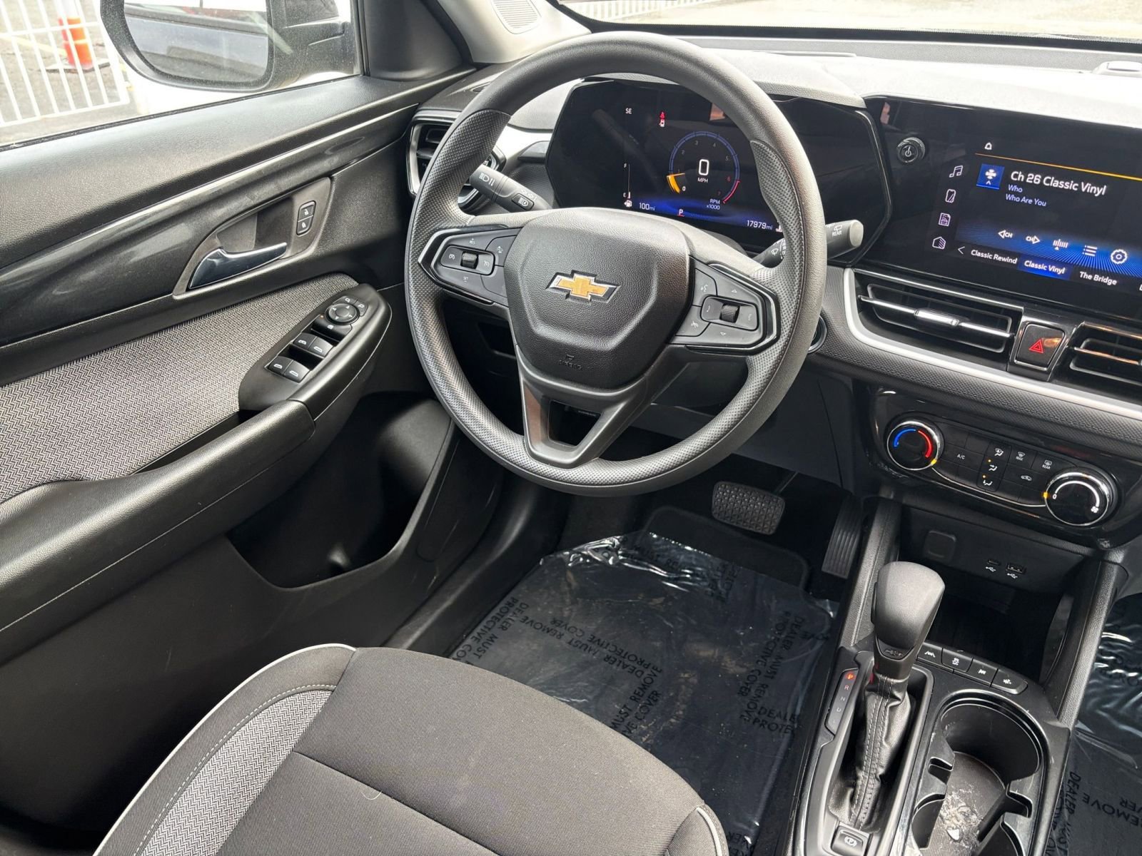 Used 2025 Chevrolet TrailBlazer LT image 28