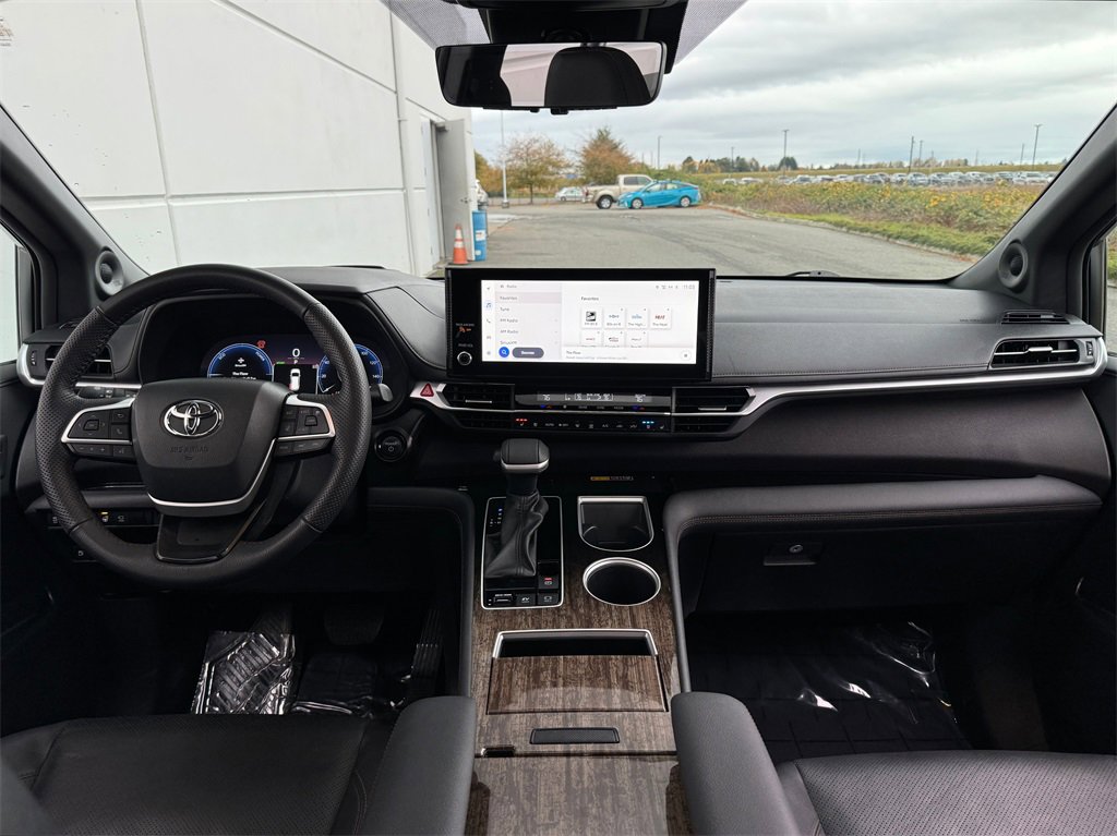 Certified 2025 Toyota Sienna Platinum image 12