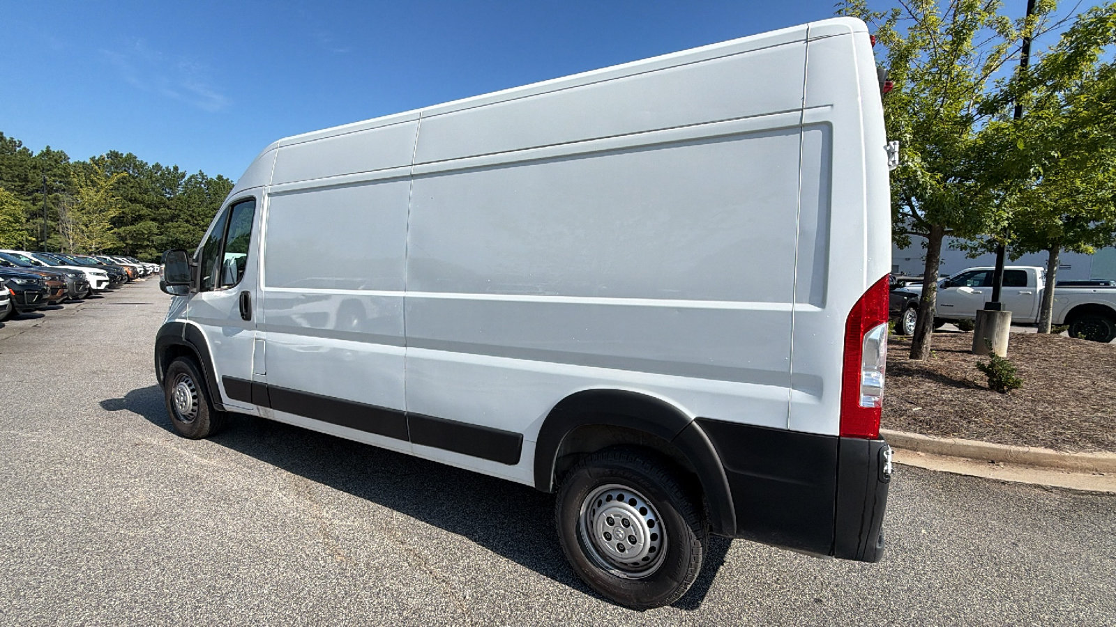 Used 2024 RAM ProMaster 2500 w/ Convenience Group FWD image 10