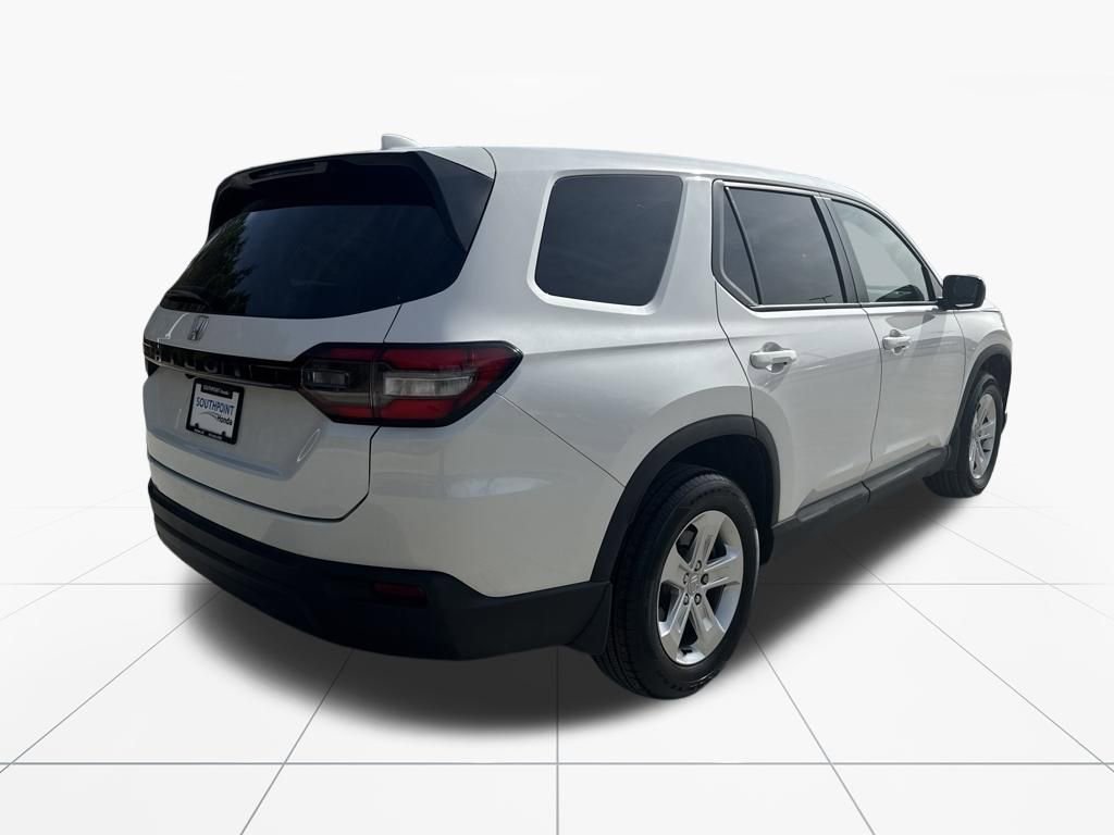 Used 2023 Honda Pilot LX image 9