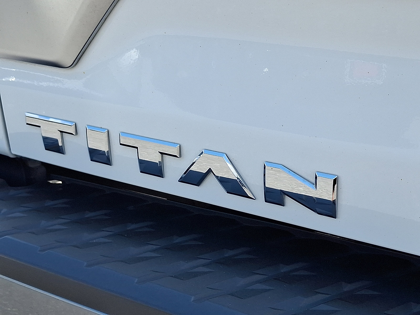 Used 2024 Nissan Titan Platinum Reserve w/ Moonroof Package image 32