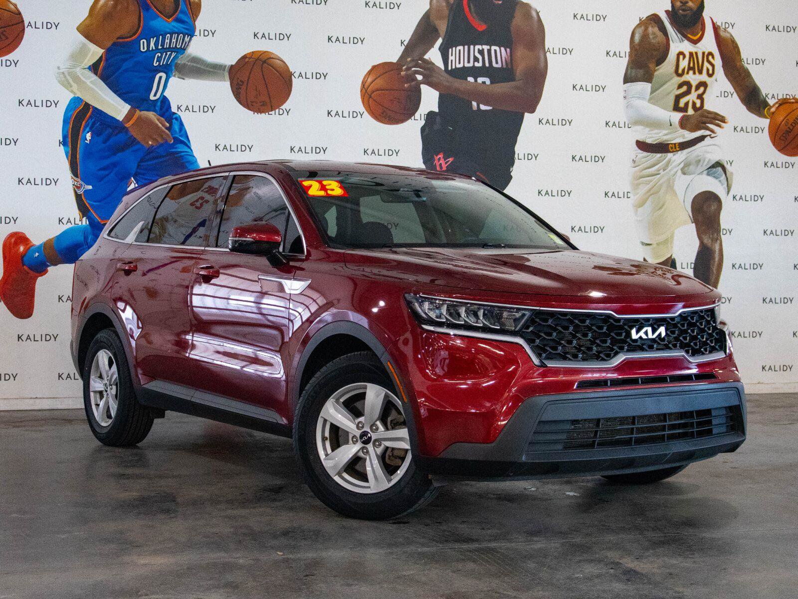 Used 2023 Kia Sorento LX FWD image 2