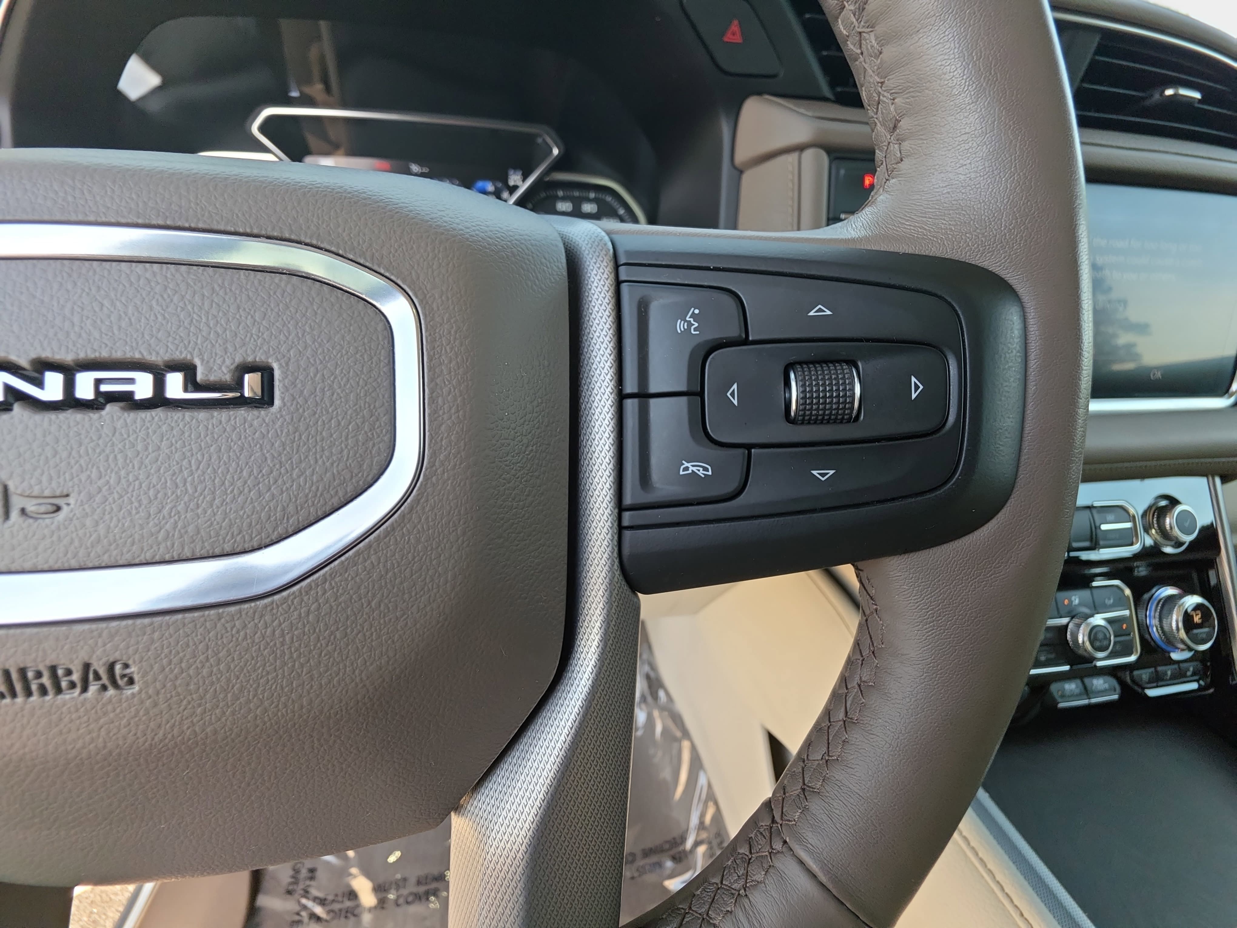 Used 2021 GMC Yukon Denali w/ Denali Premium Package AWD/4WD image 20