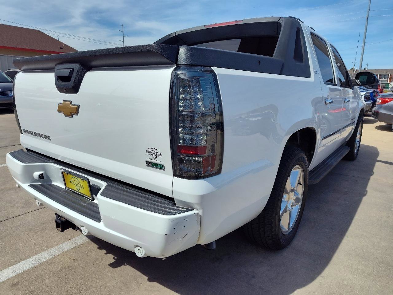 Used 2011 Chevrolet Avalanche LTZ image 3