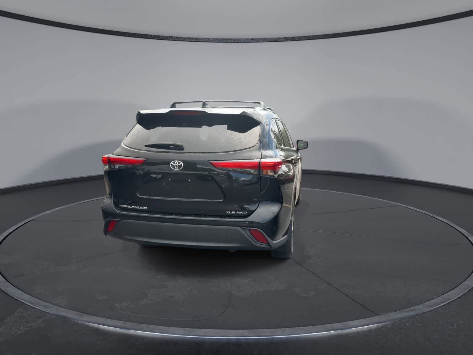 Used 2021 Toyota Highlander XLE AWD/4WD image 7
