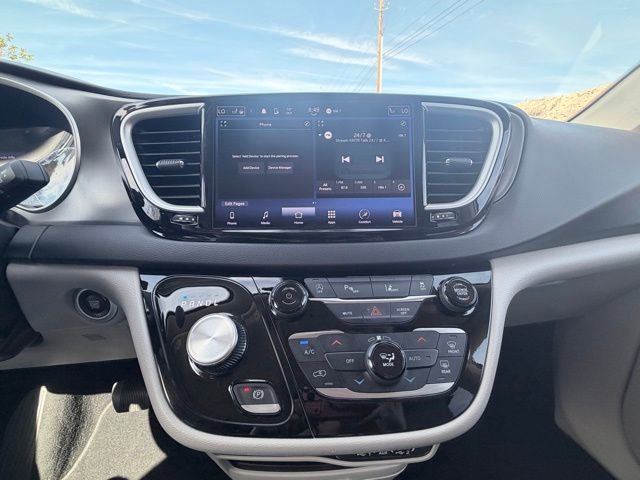 Used 2024 Chrysler Pacifica Touring-L image 14