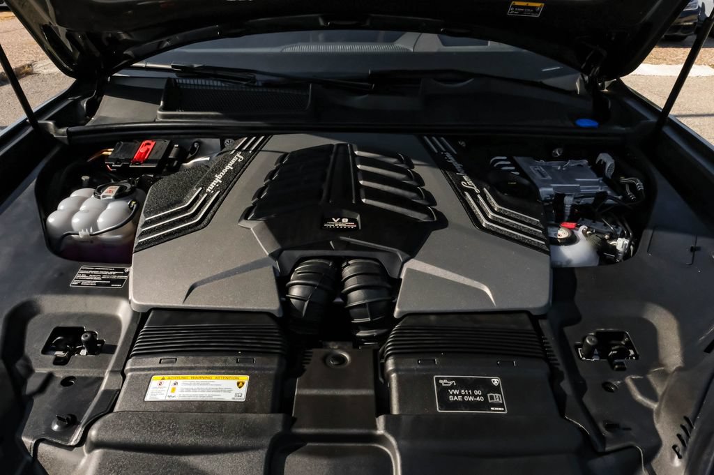 Used 2025 Lamborghini Urus SE AWD/4WD image 55