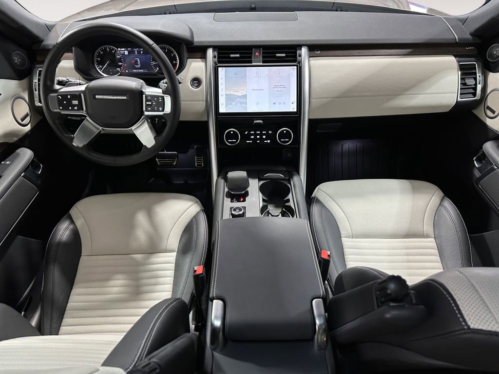 Used 2023 Land Rover Discovery S R-Dynamic image 10