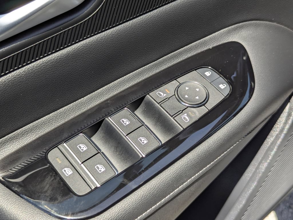 Used 2025 Nissan Murano SV FWD image 16