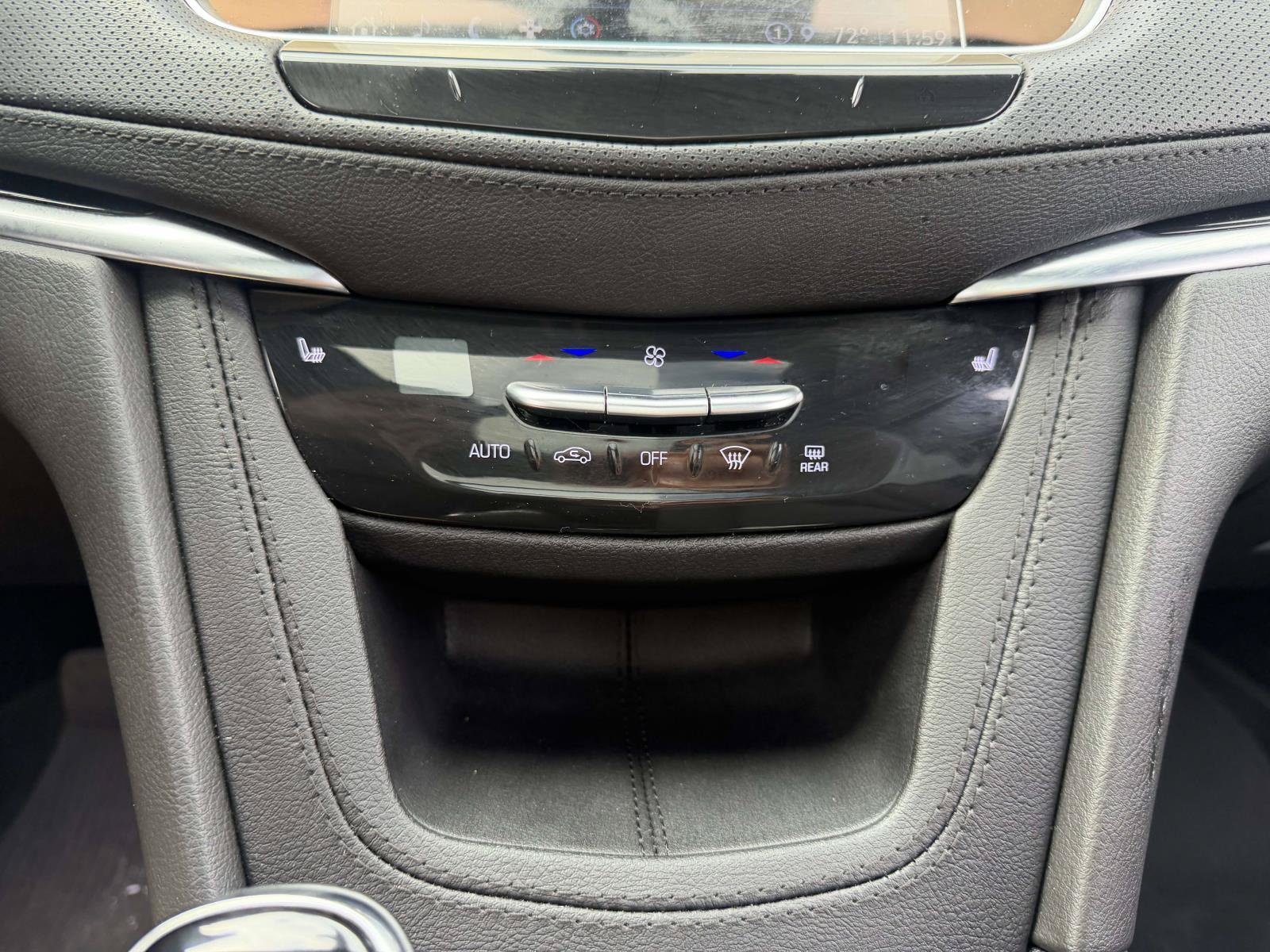Certified 2024 Cadillac XT6 Luxury w/ LPO, Floor Liner Package AWD/4WD image 21