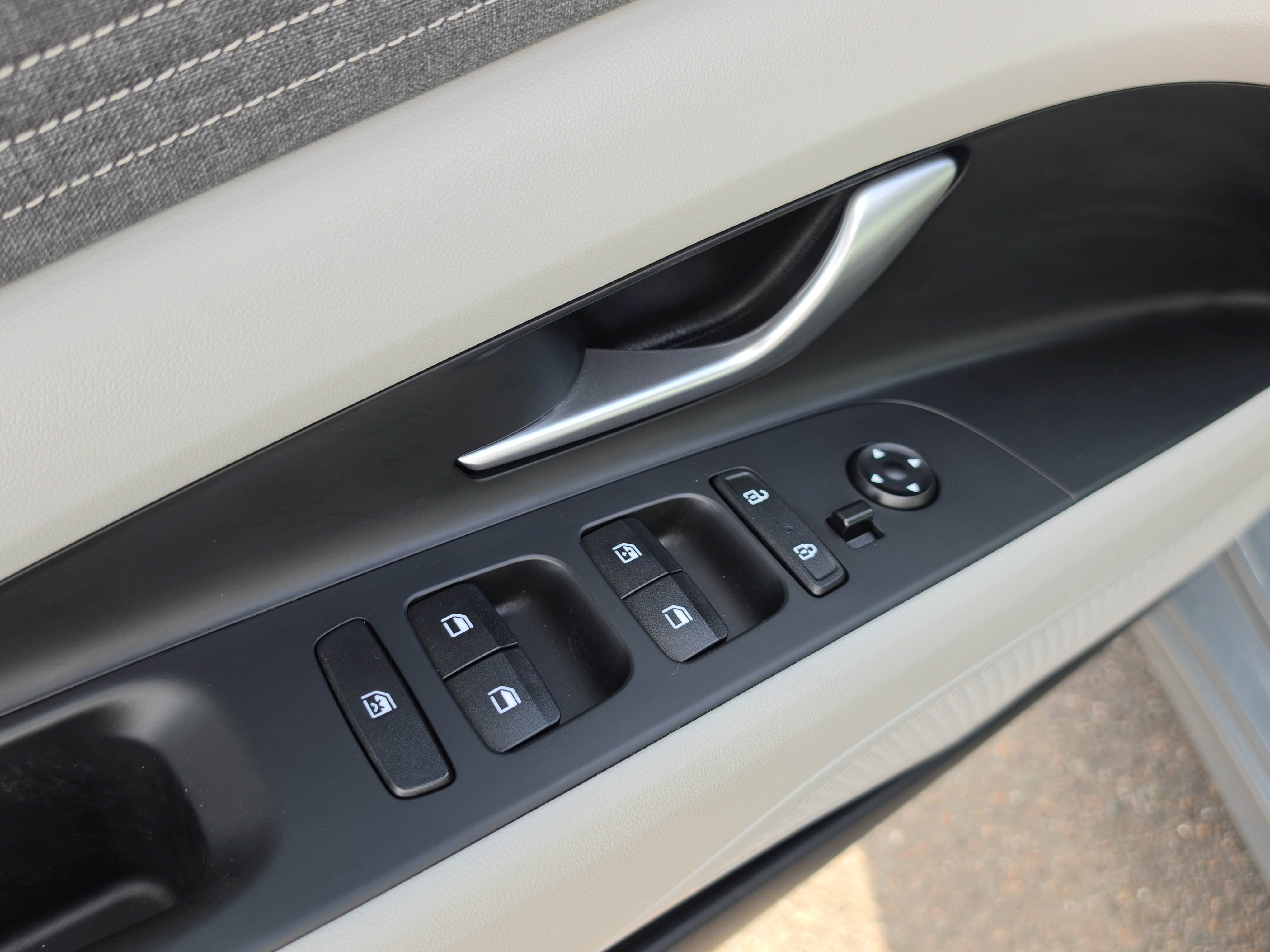Used 2022 Hyundai Elantra Limited FWD image 18