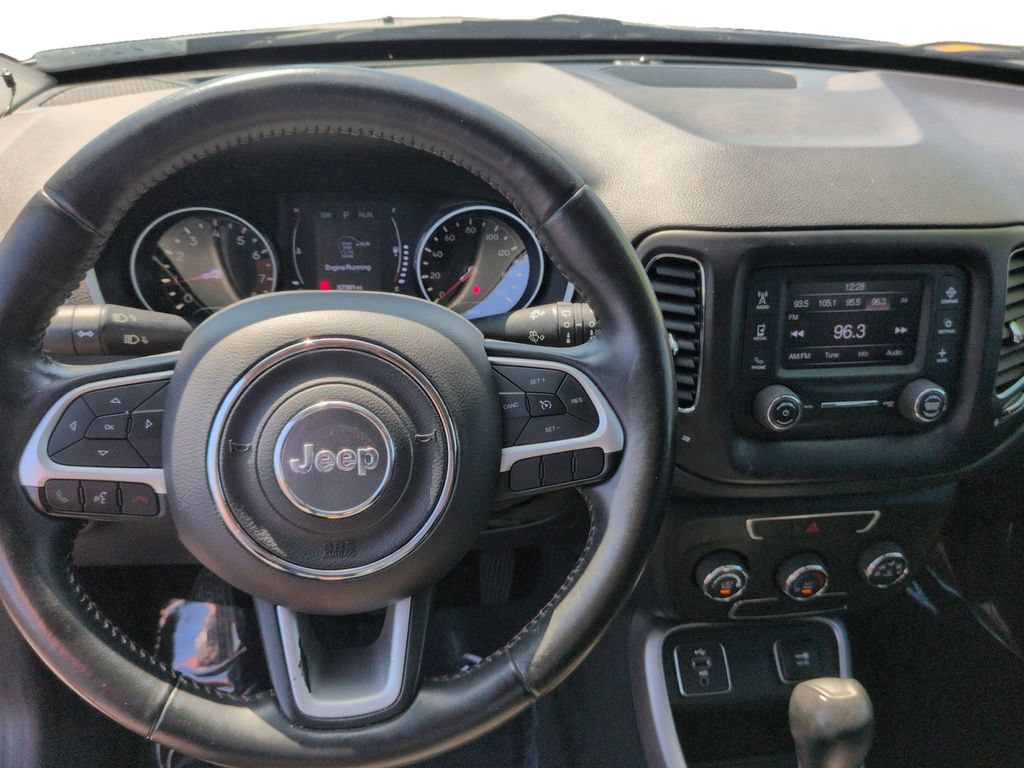 Used 2018 Jeep Compass Latitude FWD image 14
