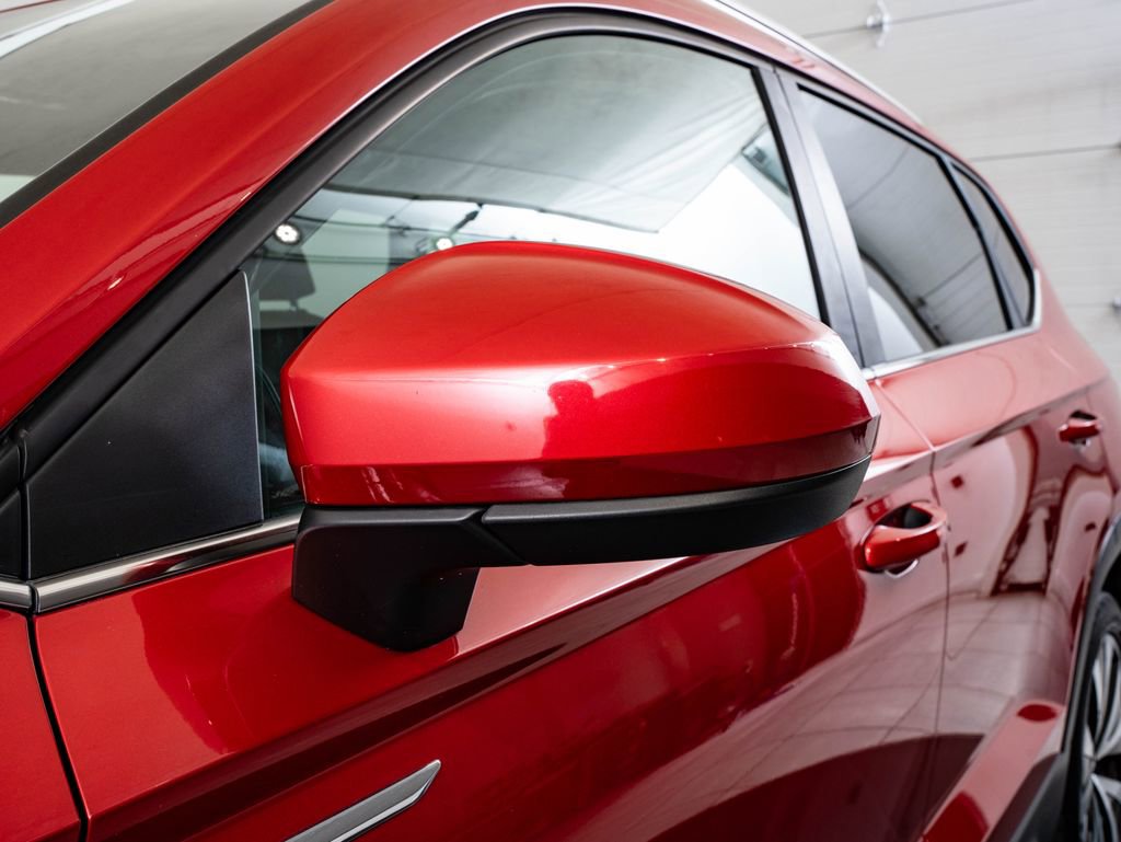 Used 2023 Volkswagen Taos SE w/ Panoramic Sunroof Package FWD image 17