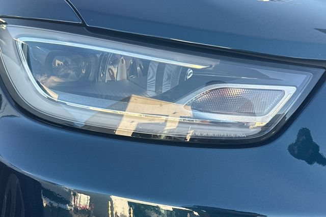 Used 2023 Chrysler Pacifica Touring-L w/ S Appearance Package FWD image 9