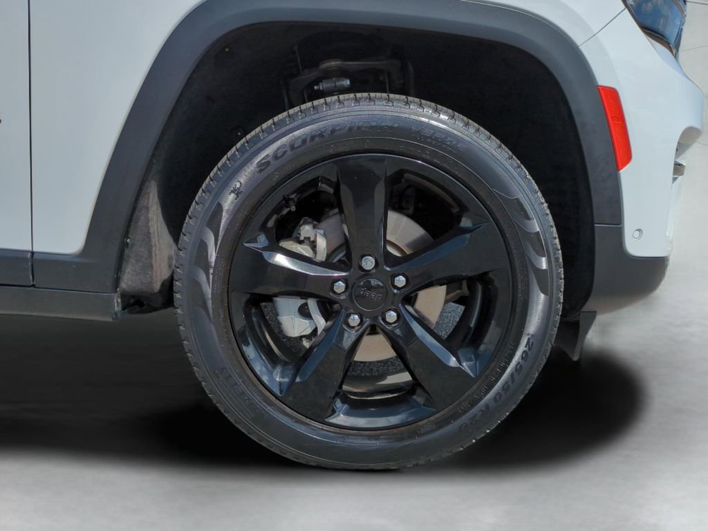 Used 2023 Jeep Grand Cherokee Limited w/ Luxury Tech Group II RWD image 11