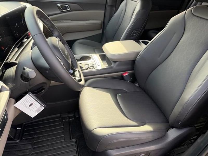 New 2026 Kia Carnival EX image 9