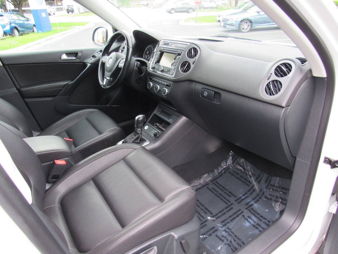 Used 2015 Volkswagen Tiguan SEL AWD/4WD image 28