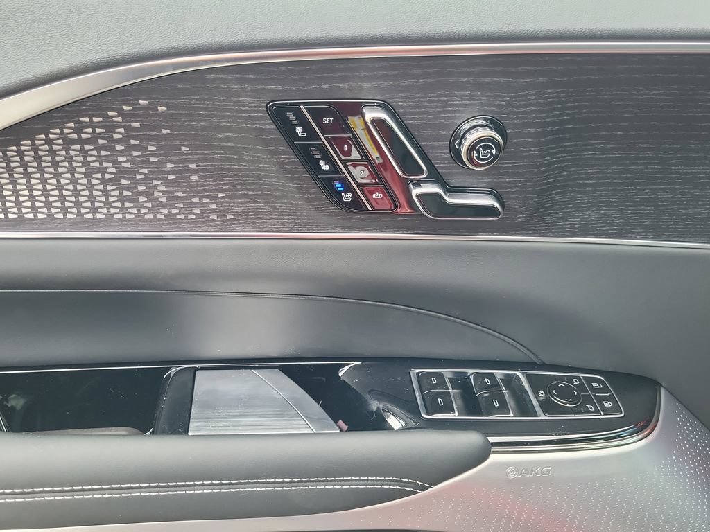 New 2026 Cadillac Lyriq V AWD/4WD image 10