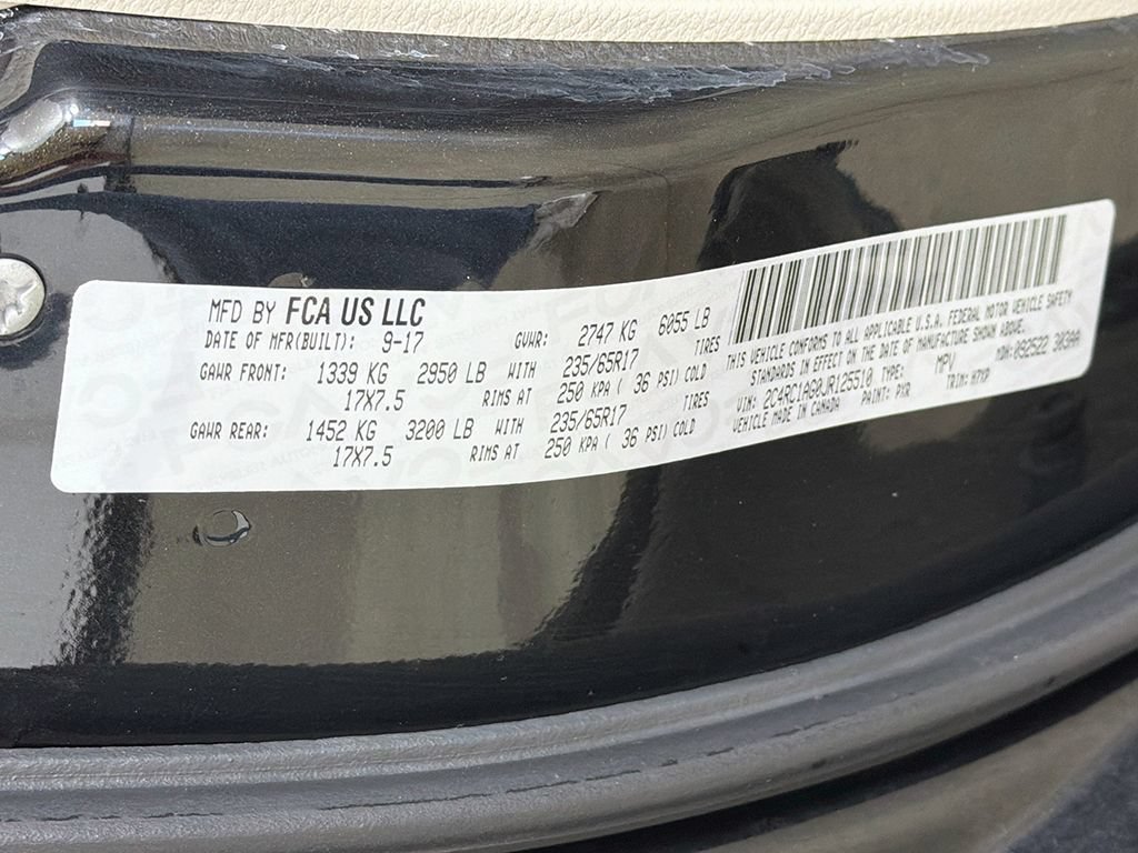 Used 2018 Chrysler Pacifica L FWD image 38