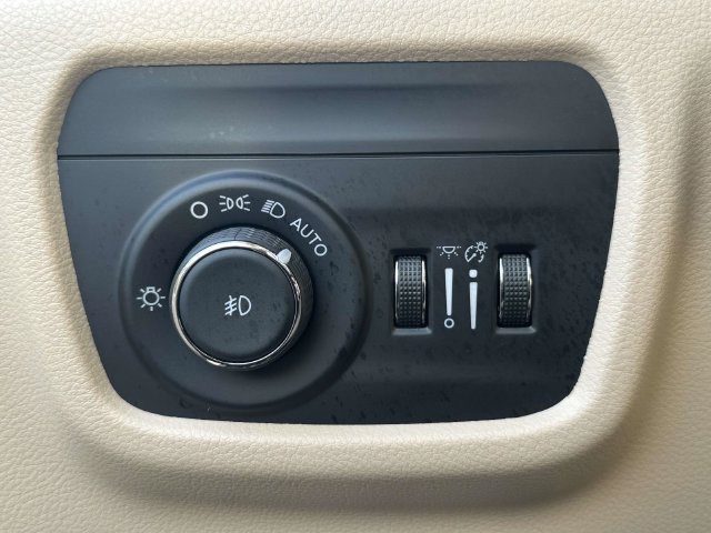 Certified 2024 Jeep Grand Cherokee Limited AWD/4WD image 25