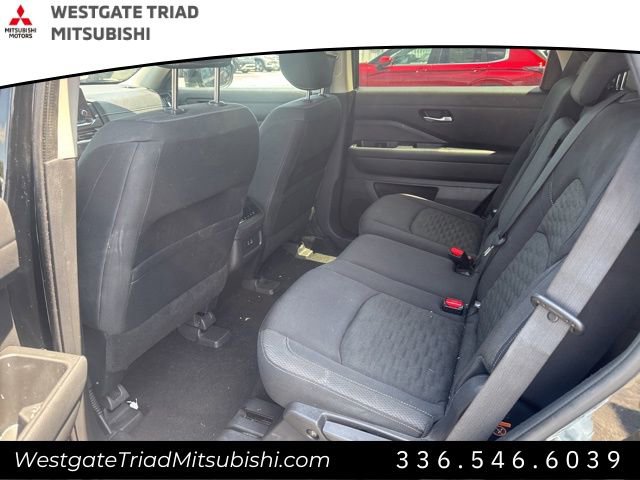 Used 2022 Nissan Pathfinder SV image 16