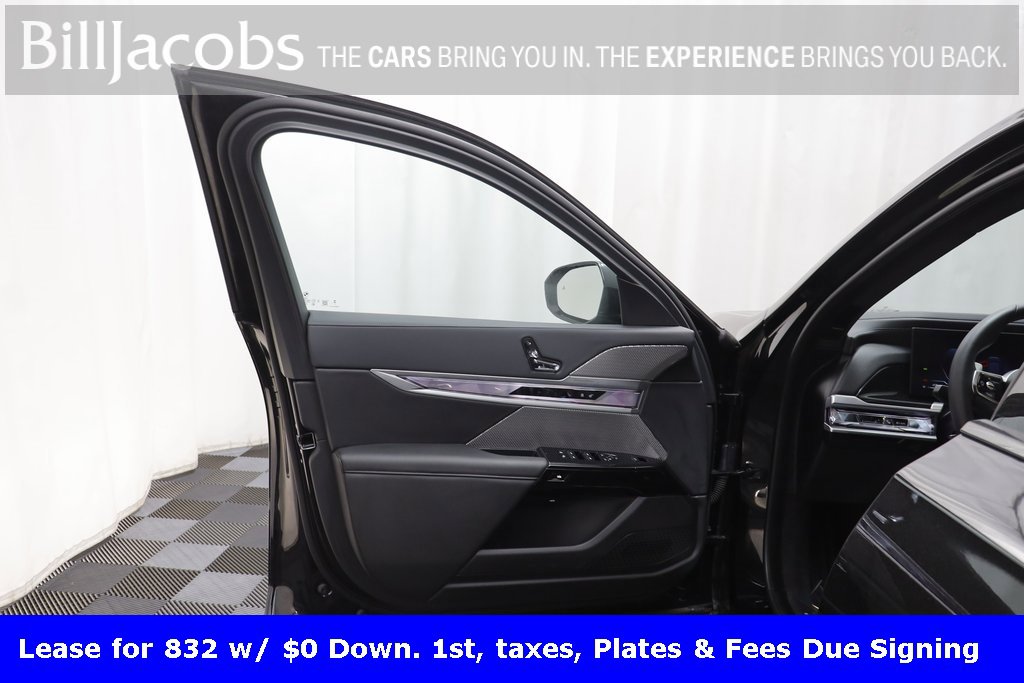 Certified 2025 BMW 740i xDrive w/ Premium Package image 4