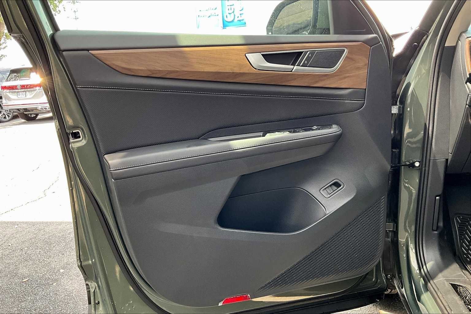 New 2026 Volkswagen Atlas SE FWD image 10
