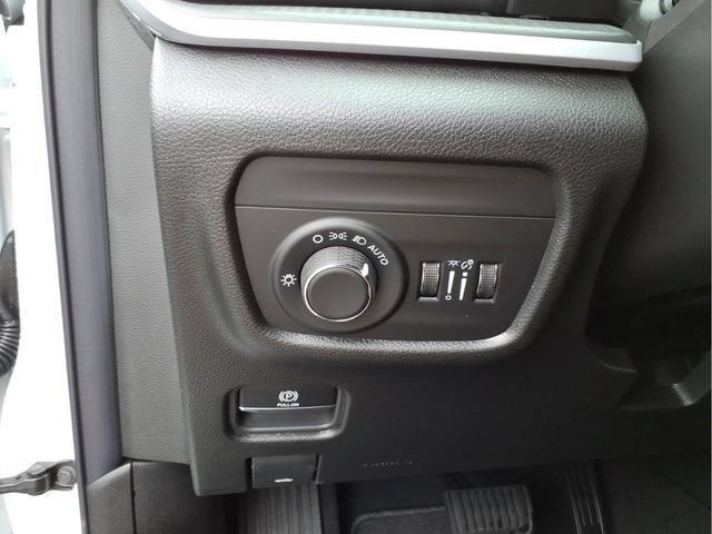 New 2026 Jeep Grand Cherokee Laredo w/ Trailer Tow Package AWD/4WD image 15