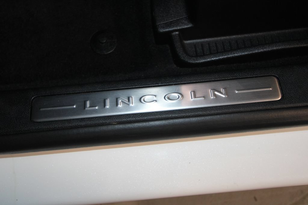 Used 2023 Lincoln Nautilus FWD image 7