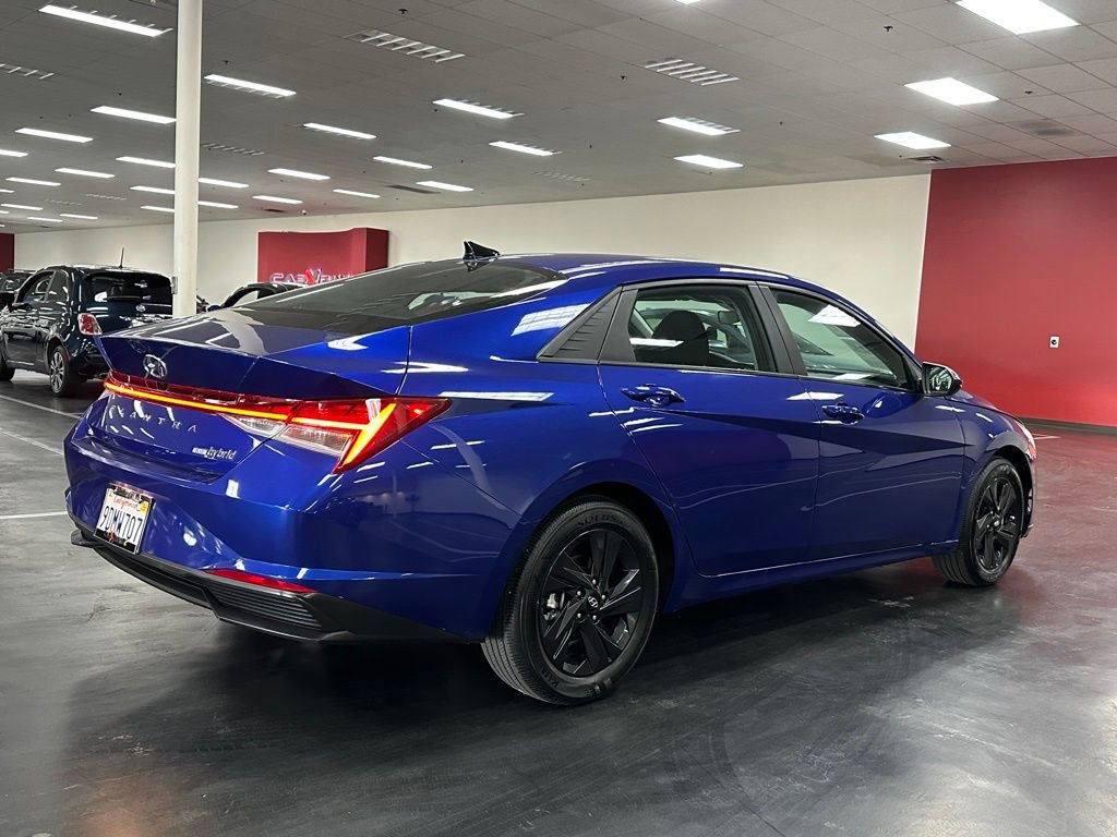 Used 2023 Hyundai Elantra Blue image 7