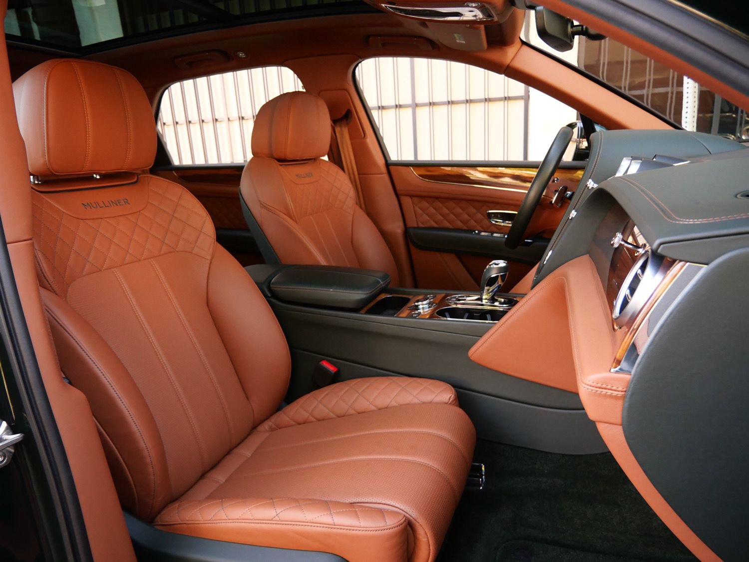 Used 2020 Bentley Bentayga image 24