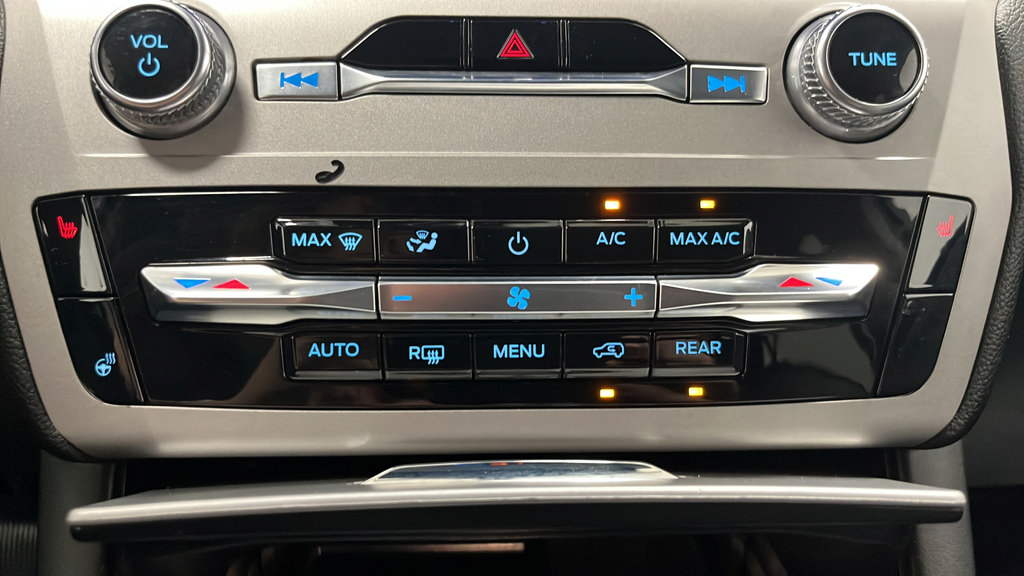 Used 2023 Ford Explorer XLT w/ Equipment Group 202A AWD/4WD image 18