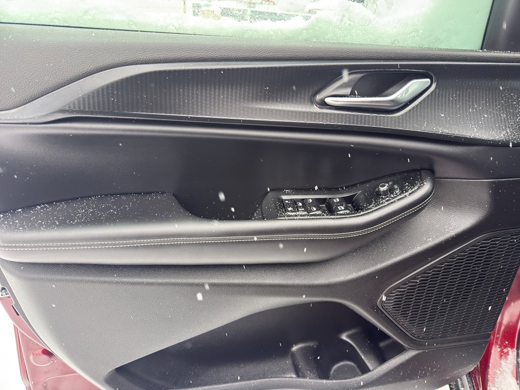 Used 2024 Jeep Grand Cherokee Altitude image 12