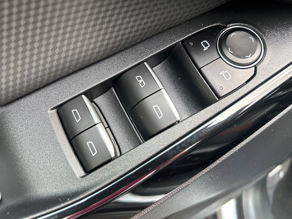 Used 2025 Chevrolet Equinox RS AWD/4WD image 17