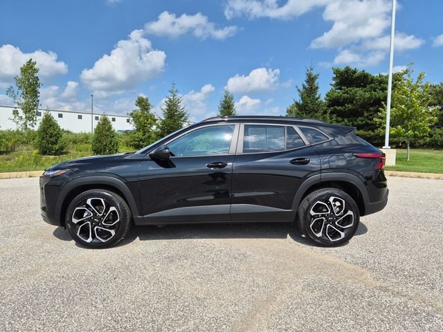 Used 2024 Chevrolet Trax RS w/ Sunroof Package FWD image 8