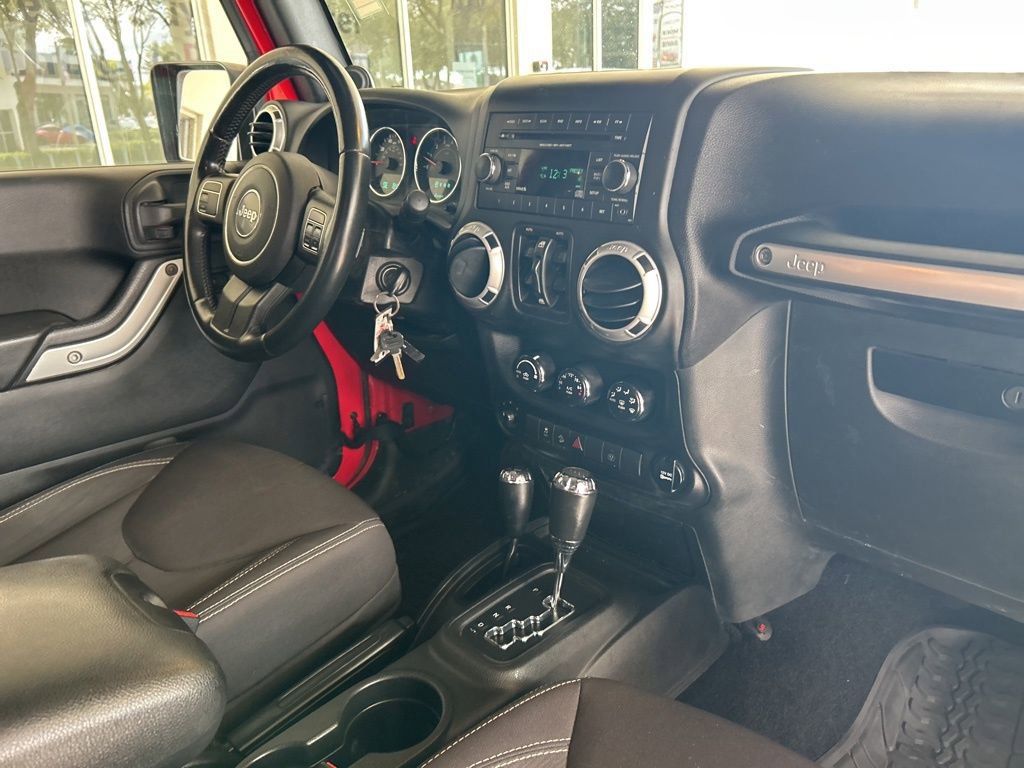 Used 2014 Jeep Wrangler Unlimited Rubicon image 25