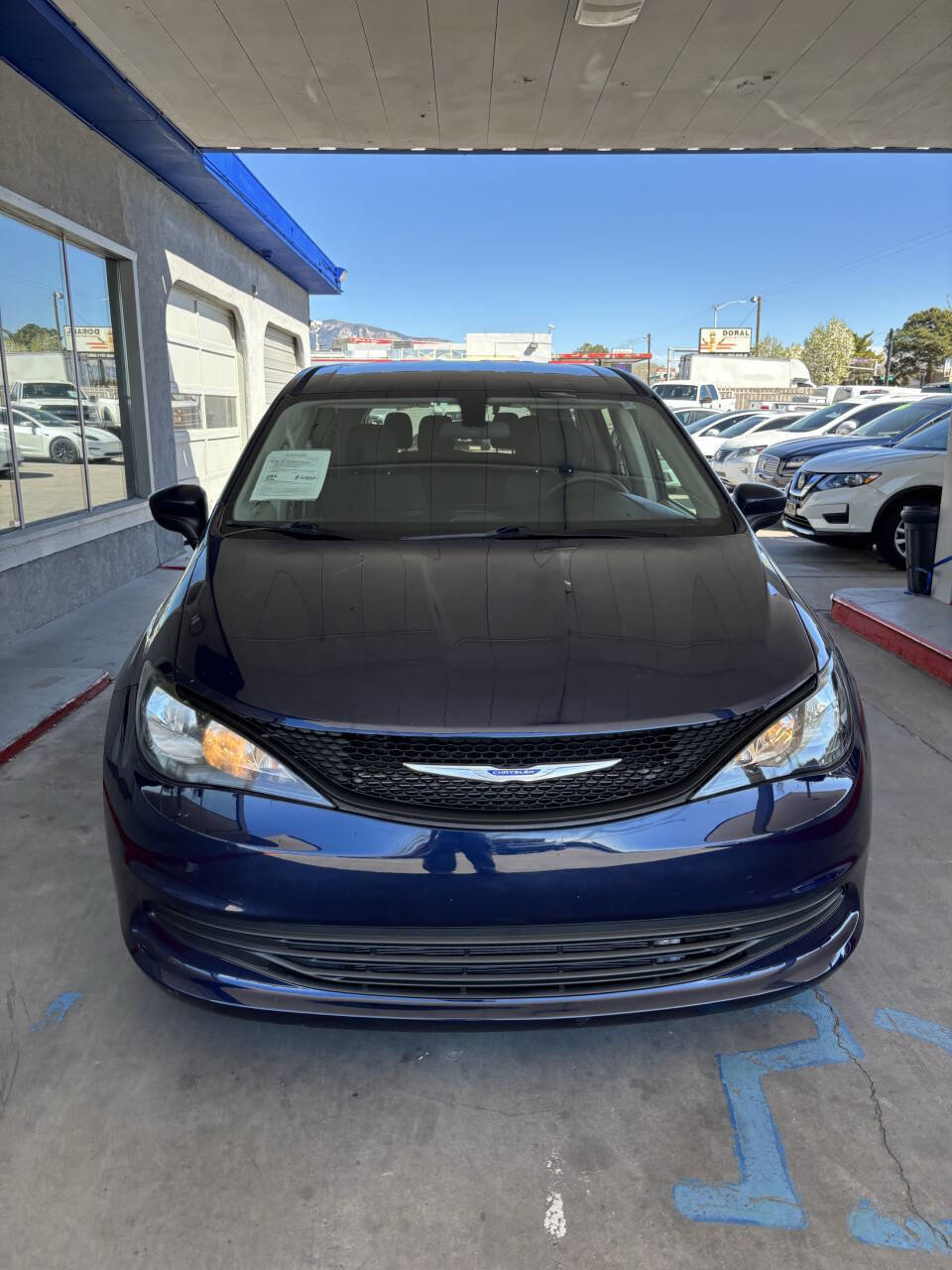 Used 2019 Chrysler Pacifica L image 3