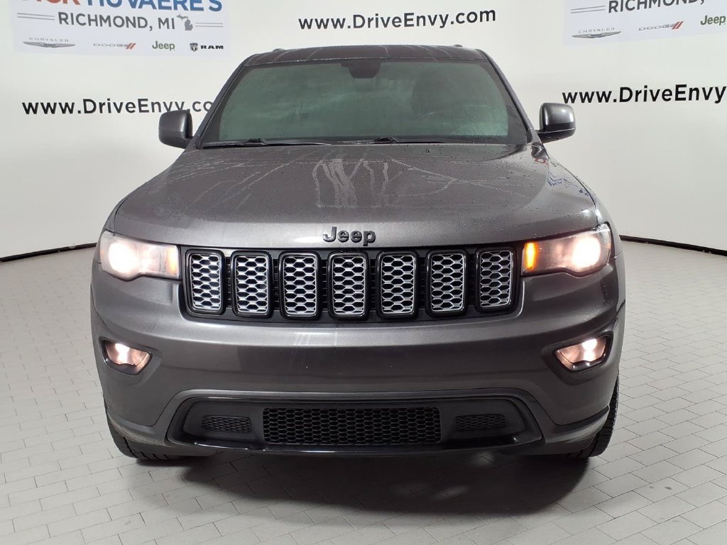 Used 2020 Jeep Grand Cherokee Altitude AWD/4WD image 2