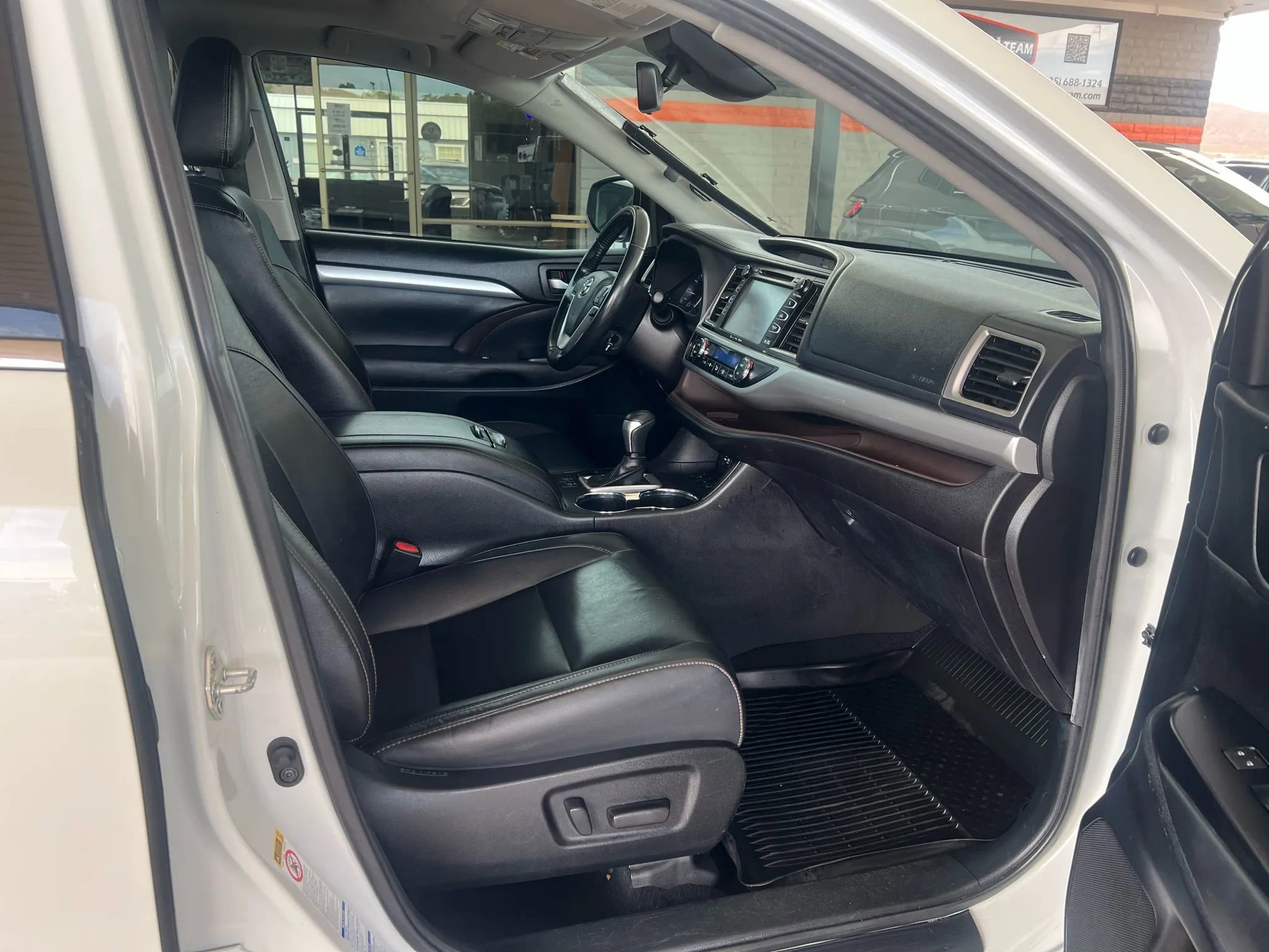 Used 2019 Toyota Highlander SE image 35