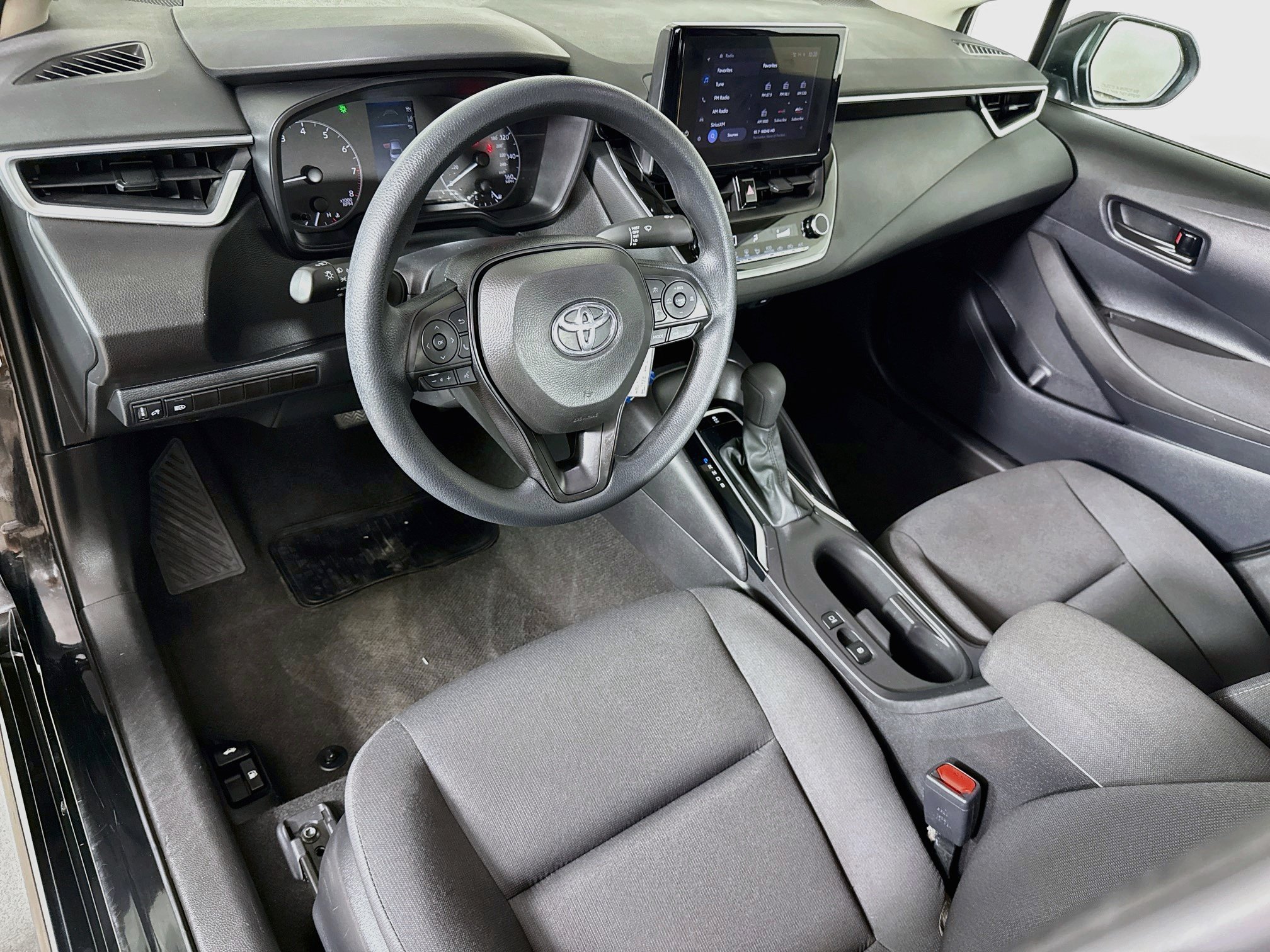 Used 2024 Toyota Corolla LE FWD image 8