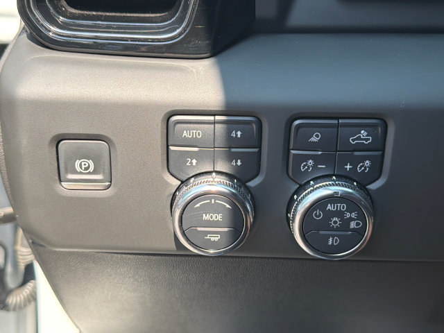 Used 2025 GMC Sierra 2500 AT4 w/ AT4 Premium Plus Package AWD/4WD image 33