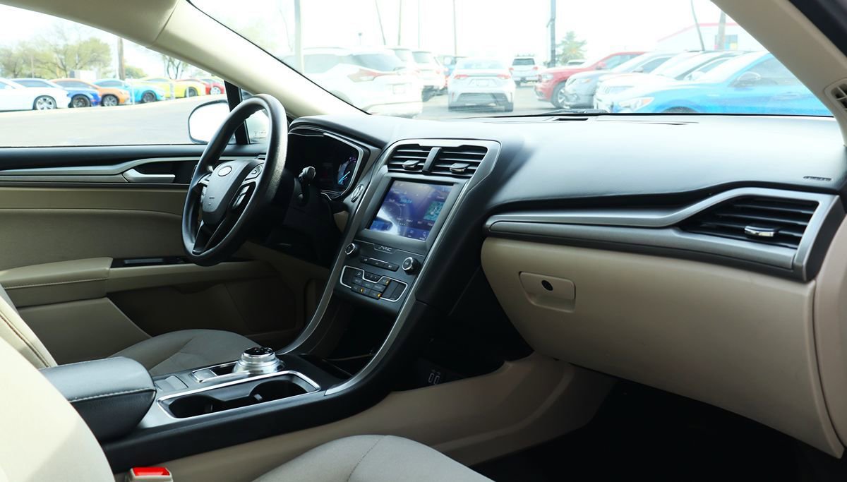 Used 2019 Ford Fusion SE image 31