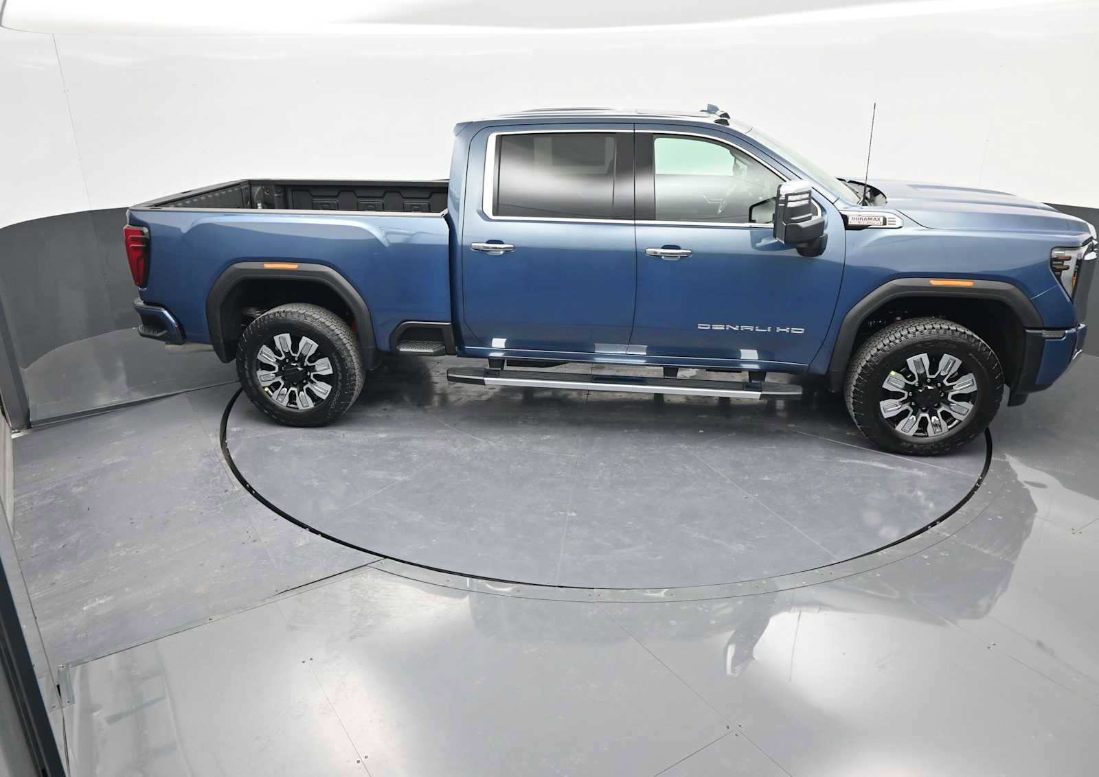 New 2026 GMC Sierra 2500 Denali w/ Denali Reserve Package AWD/4WD image 34