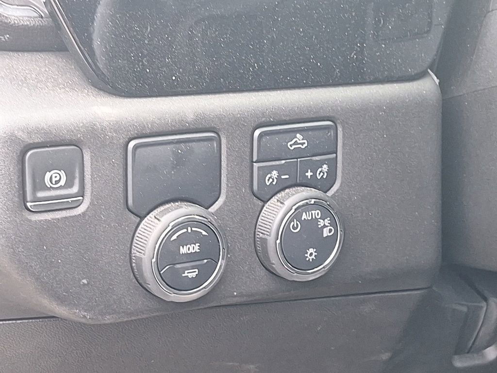 Used 2025 Chevrolet Silverado 1500 LT image 32